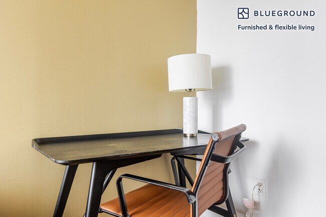 Foto del edificio - 635 W 42nd St