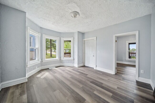 Foto del edificio - 132 Akin Ave