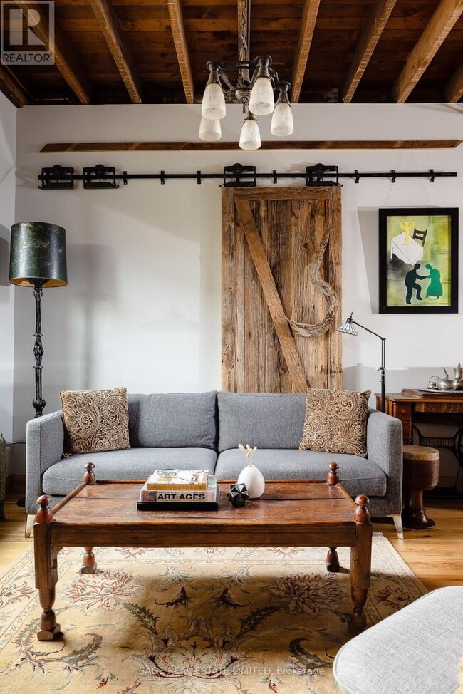 Photo du bâtiment - 927 Bathurst St