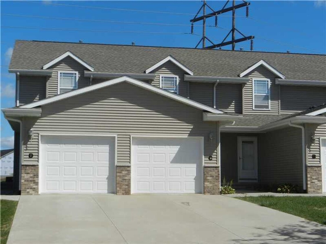 Primary Photo - Clean Townhouse Near Edgewood and HWY 30