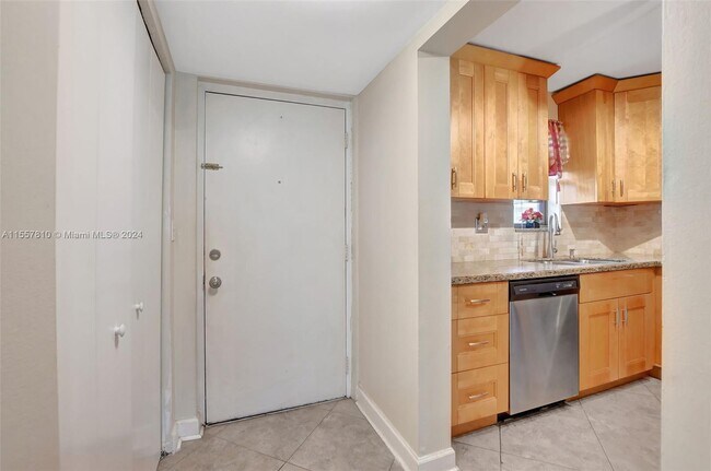 Foto del edificio - 9233 SW 8th St