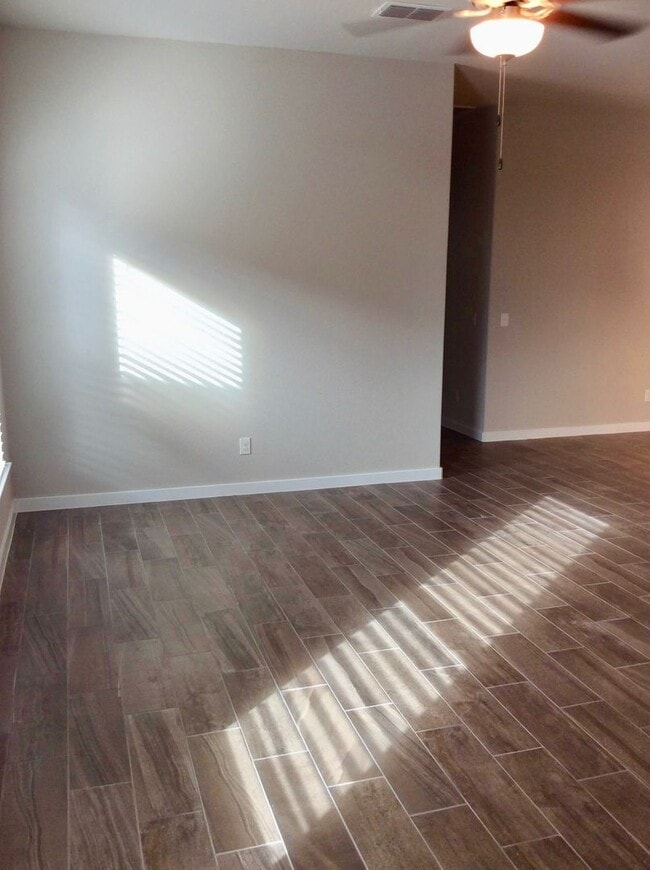 Building Photo - LUXURY TOWNHOME LOCATED IN PECAN PARK, BAS...