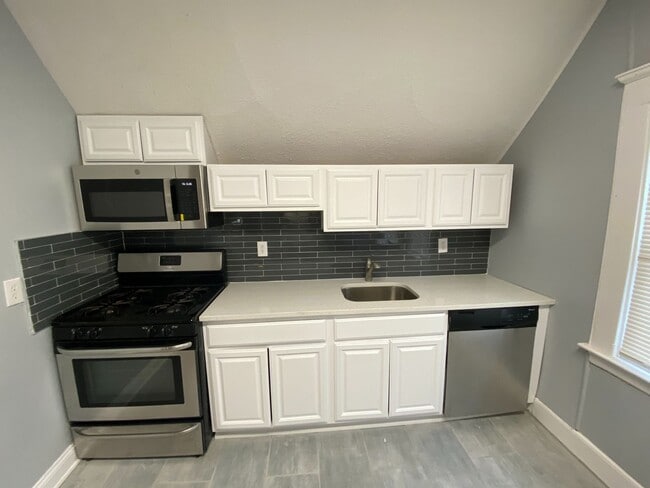 Building Photo - 363 Sherman Ave