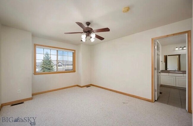 Foto del edificio - 2938 Warbler Way