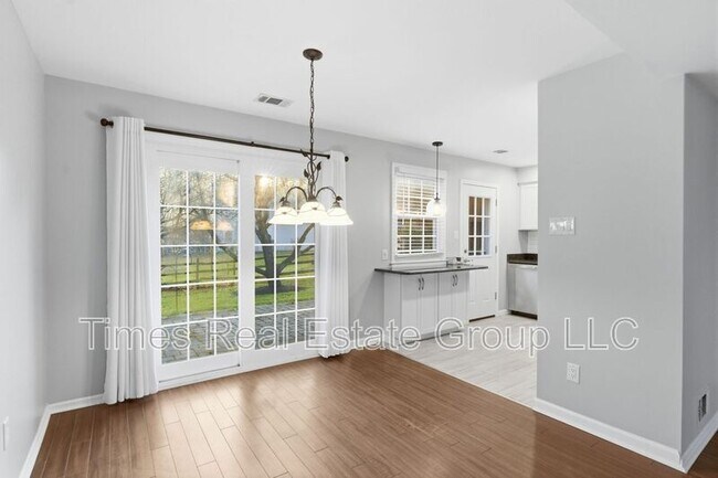 Building Photo - 136 Brookfield Ct