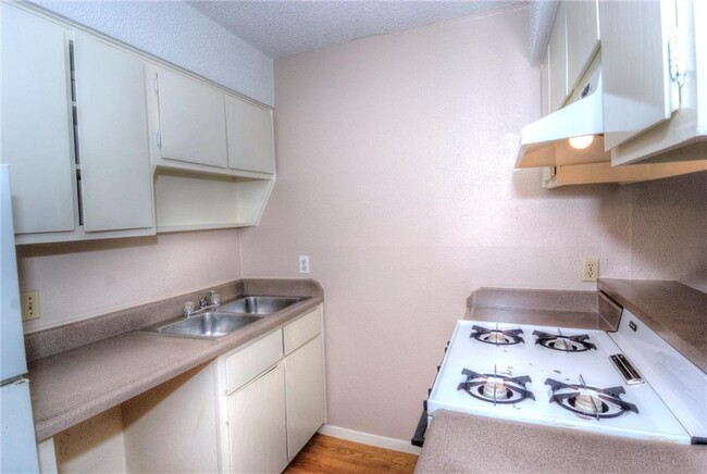 Building Photo - 400 W 34th St