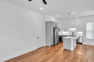 Building Photo - 1421B Forward Dr