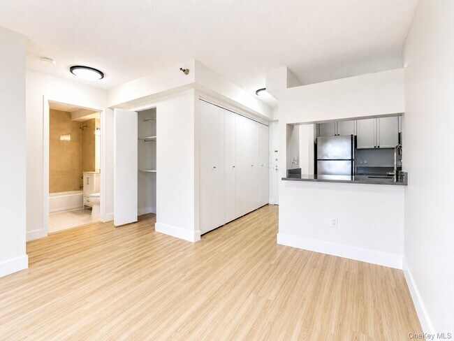 Foto del edificio - 4-74-74 48th Ave