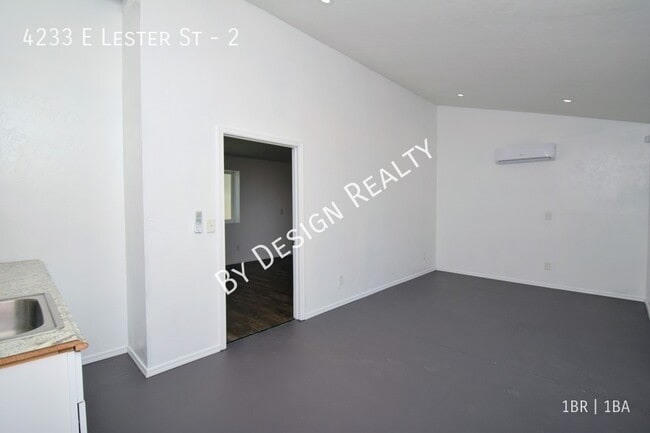 Building Photo - 4233 E Lester St