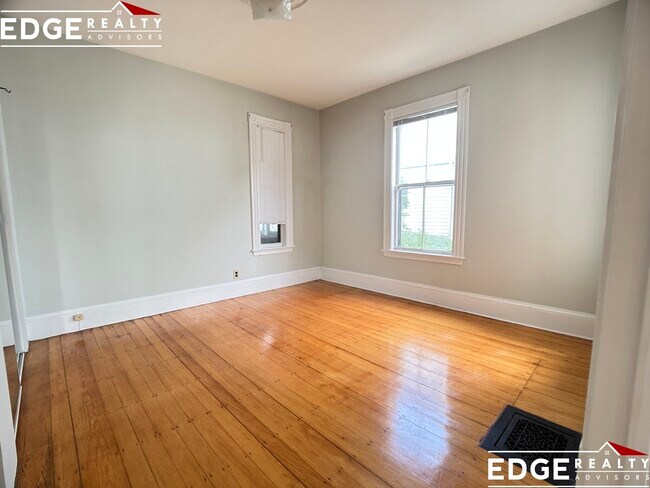 Foto del edificio - 55 Rindge Ave