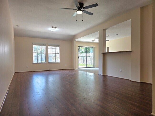 Foto del edificio - 16106 Darwood Ct