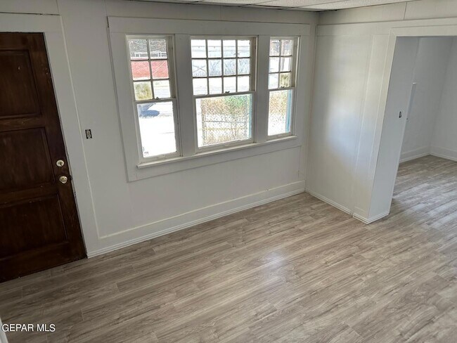 Building Photo - 3201 Pershing Dr