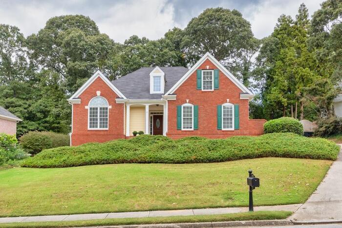 House 4 Beds 2 Baths - House 4 Beds 2 Baths