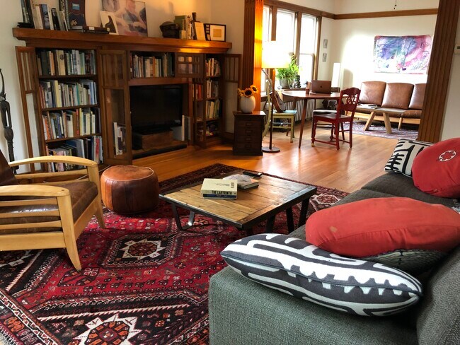 Living room (furniture not included) - 2243 N Hoyne Ave
