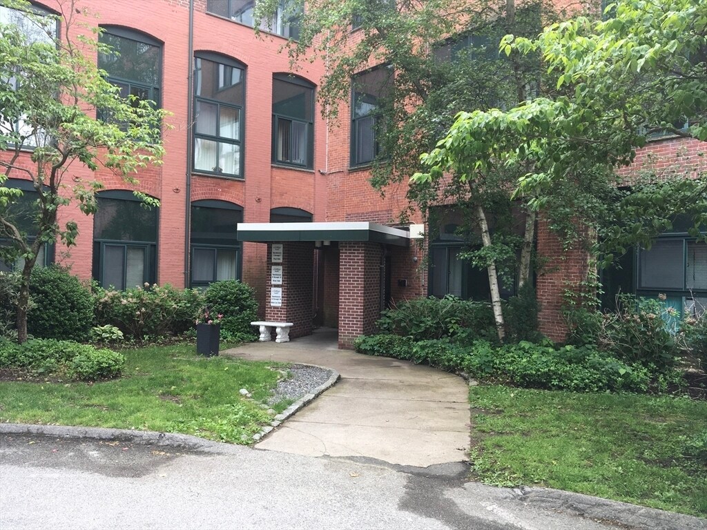 Primary Photo - 150 Rumford Ave