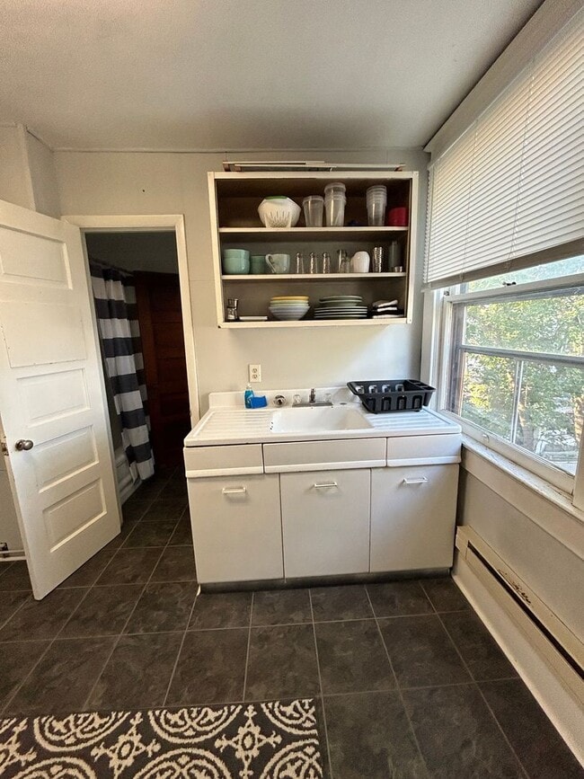 Building Photo - 308 N 11th St