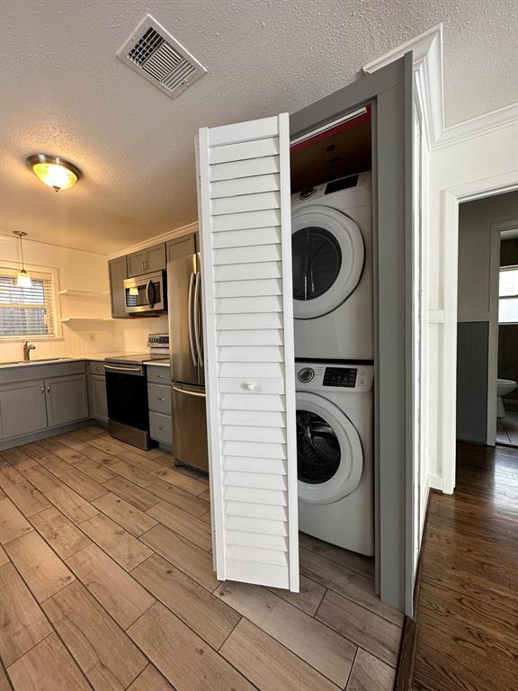 Building Photo - 815 1/2 Waverly St