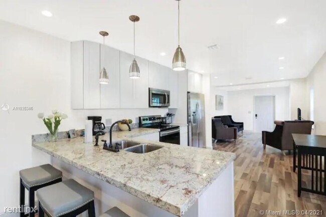 Foto del edificio - 4 br, 3 bath House - 1450 SW 20th Ave # 1450