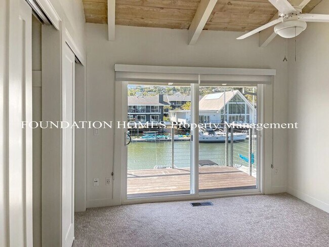 Building Photo - 19 Sea Drift Landing