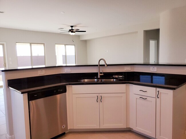 Building Photo - Anthem at Merrill Ranch Rental!