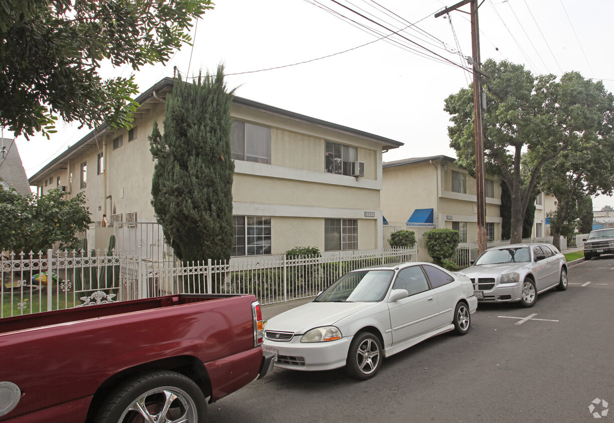 Building Photo - 3520-3524 E 59th Pl