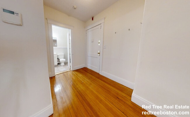 Building Photo - 5 Barrows St