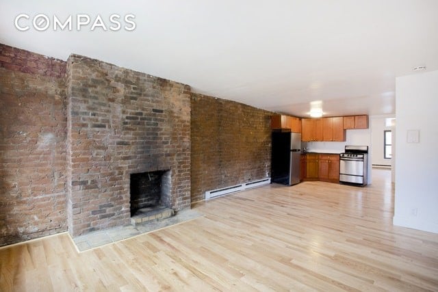 Building Photo - 211 7th Ave