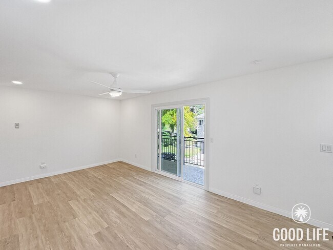 Foto del edificio - Bright, Newly Renovated 2BR in Peaceful UTC Community