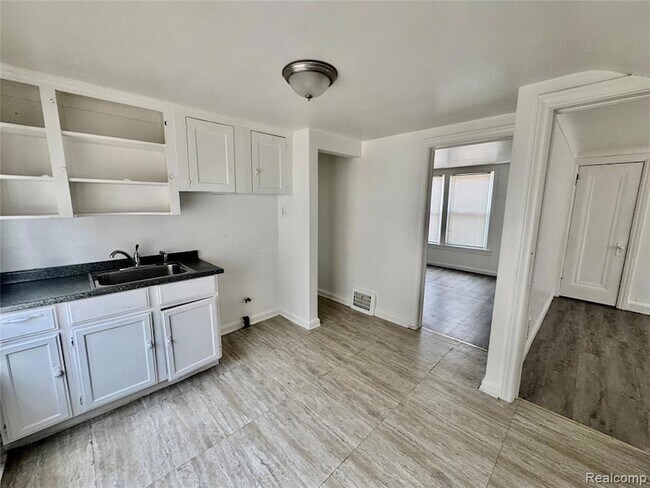 Foto del edificio - 15030 Rossini Dr