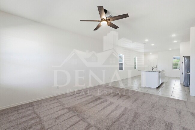Foto del edificio - 10941 N 165th Ave
