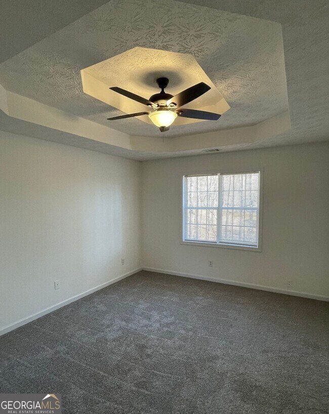 Foto del edificio - 30 Spring Valley Cove