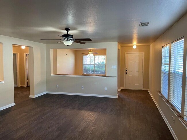 Foto del edificio - 1239 Flatrock Creek Dr