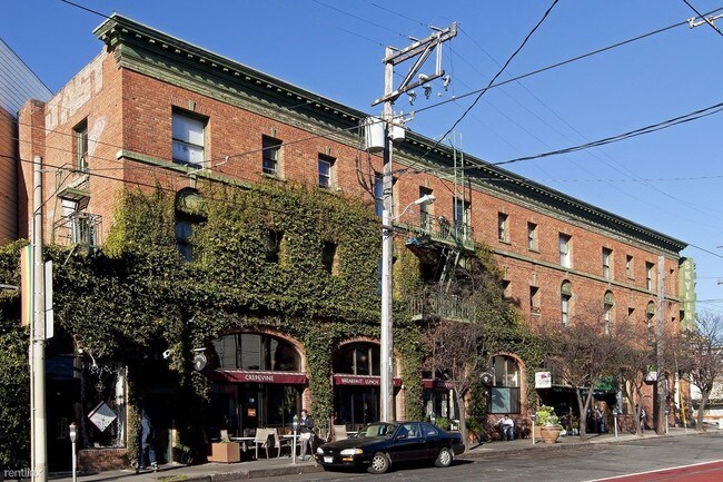 Building Photo - 210 Church St