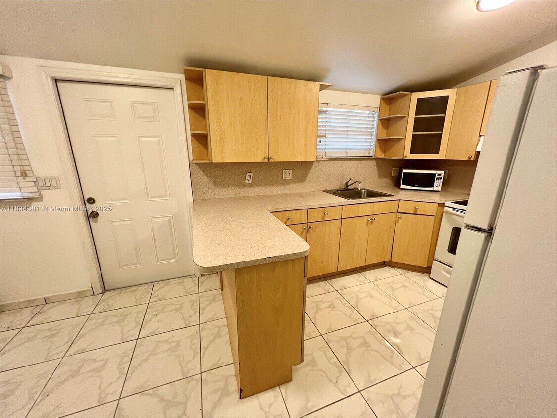 Foto principal - 1674 NE 174th St