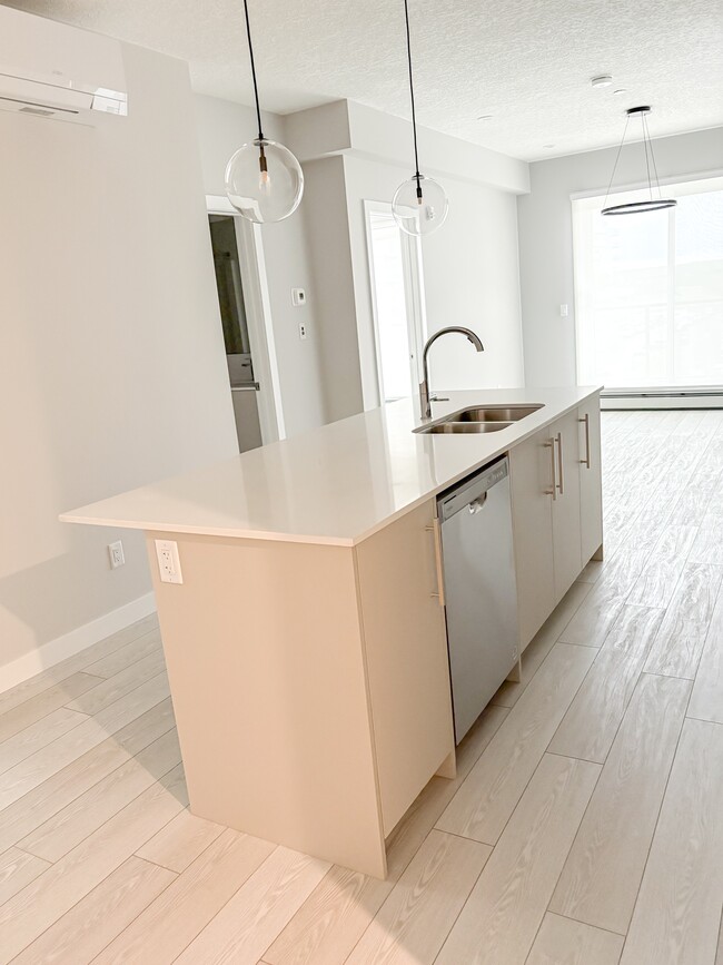 Building Photo - 8370 Broadcast Ave SW