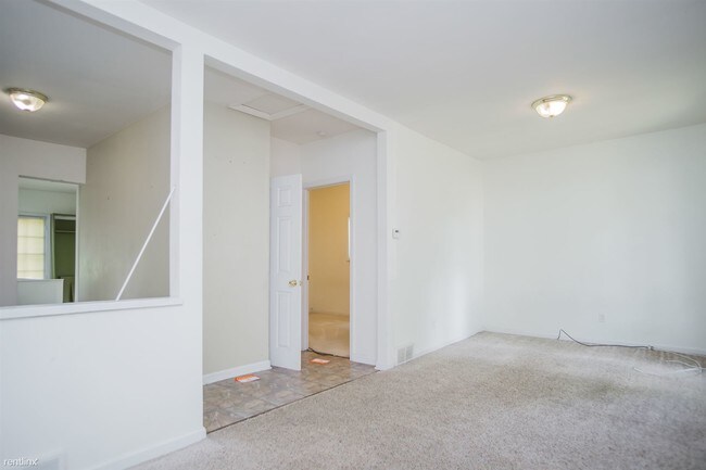 Building Photo - 419 W Chesterfield St
