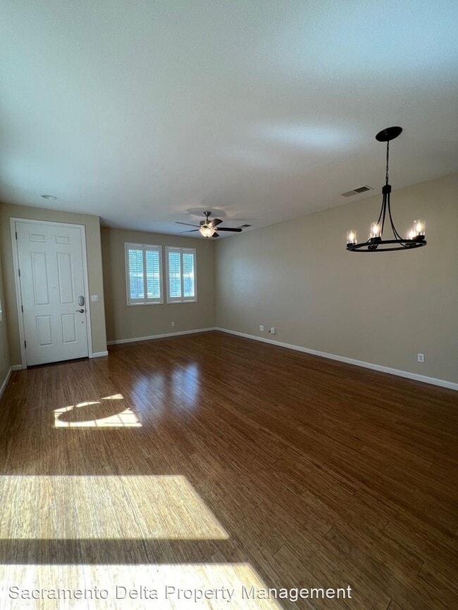 Building Photo - 3 br, 2.5 bath House - 11071 International...