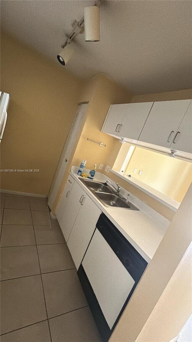 Foto del edificio - 2103 Renaissance Blvd