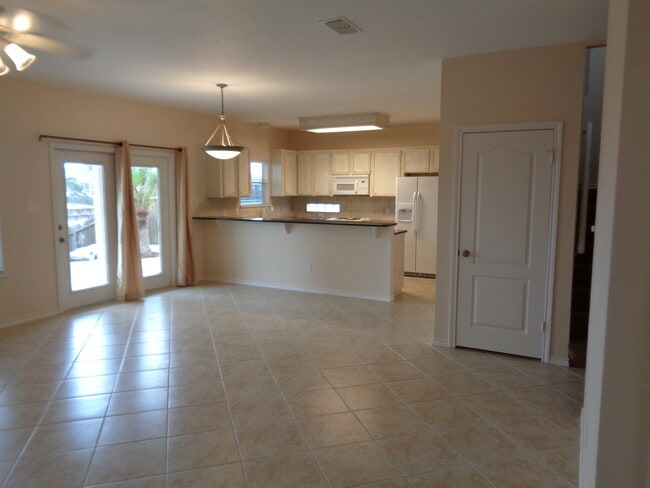 Kitchen/Dining - 15505 Cruiser St