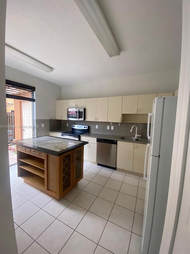 Foto del edificio - 8451 NW 138th St