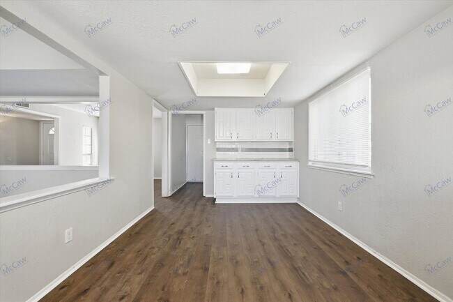 Foto del edificio - 7400 Butternut Ct