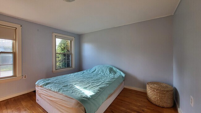 Building Photo - 33 Stewart St