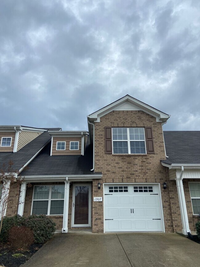 Foto del edificio - The Villas at Evergreen Farms / 3 Bedroom / 3 Bathroom / Fenced Patio / 1 car garage