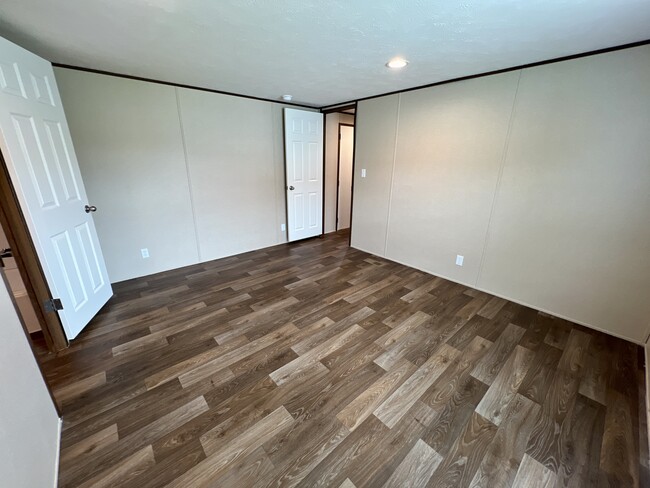 Building Photo - 814 Lilac Pt