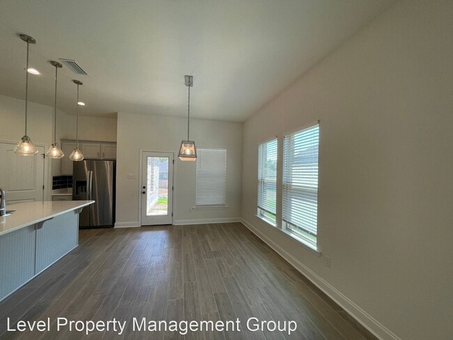Foto del edificio - 3 br, 2 bath House - 308 Bronze St.