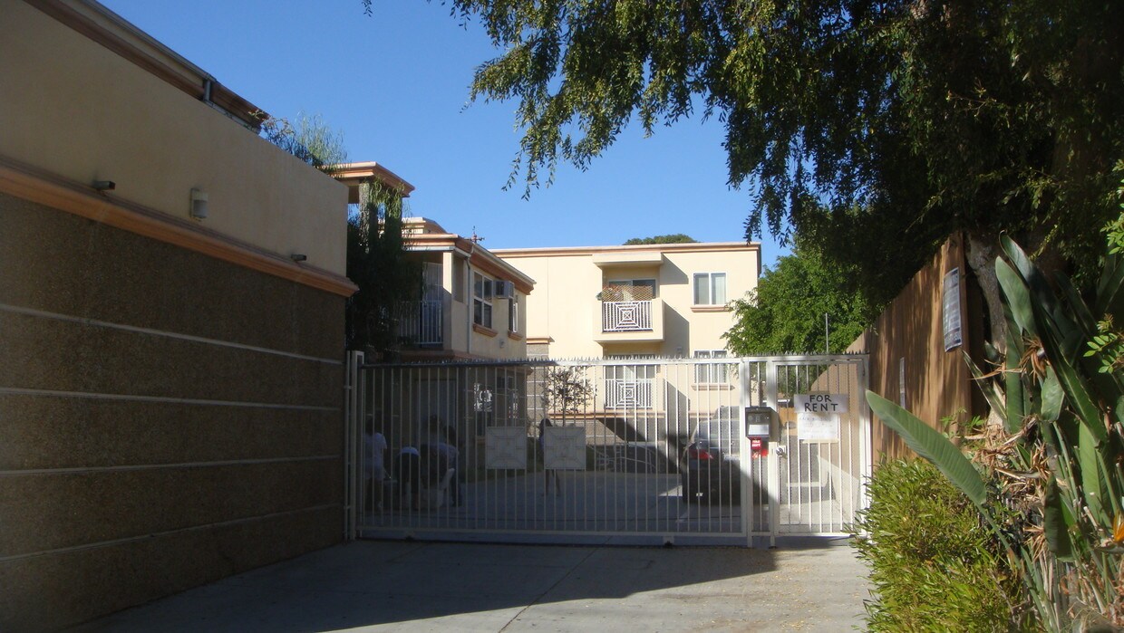 gated entry - 15943 Victory Blvd