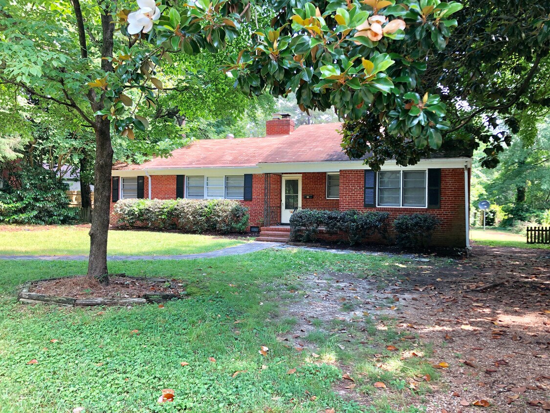 Primary Photo - Charming Ranch in the West End