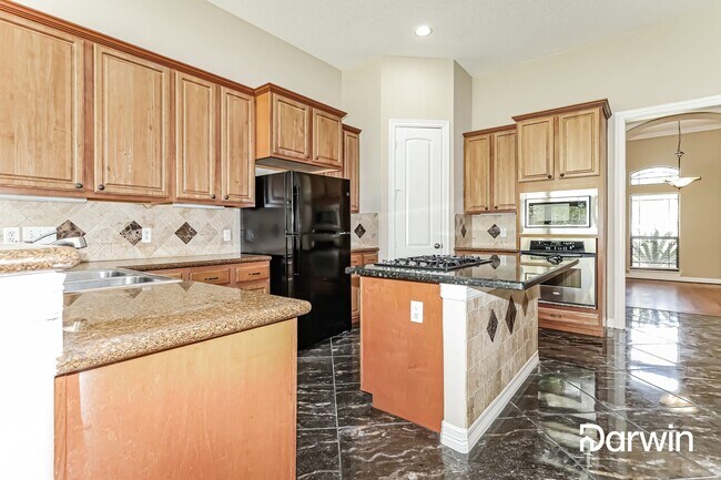 Foto del edificio - 5254 Lakeshore Dr