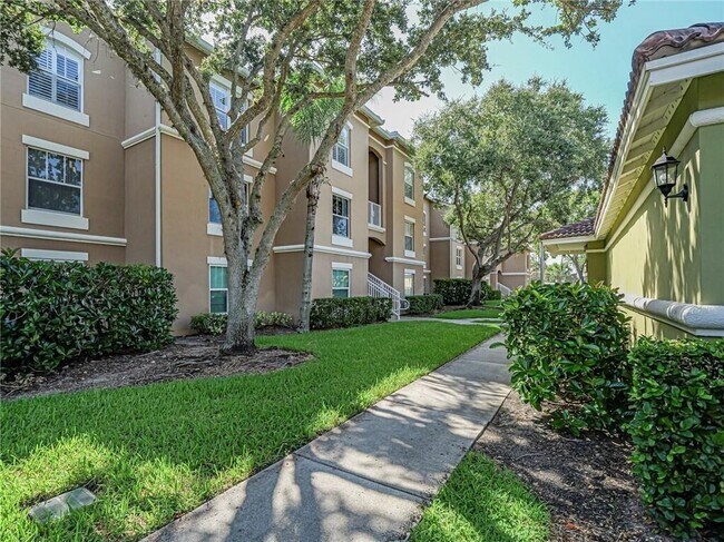 Foto del edificio - 5095 Fairways Cir
