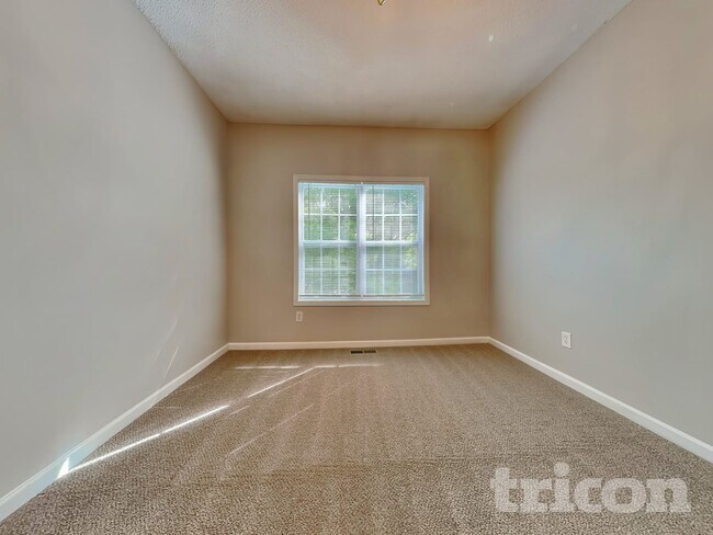 Foto del edificio - 5739 Newnan Cir